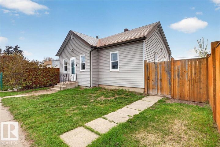 Property Photo:  709 1 Street  AB T0A 3J0 