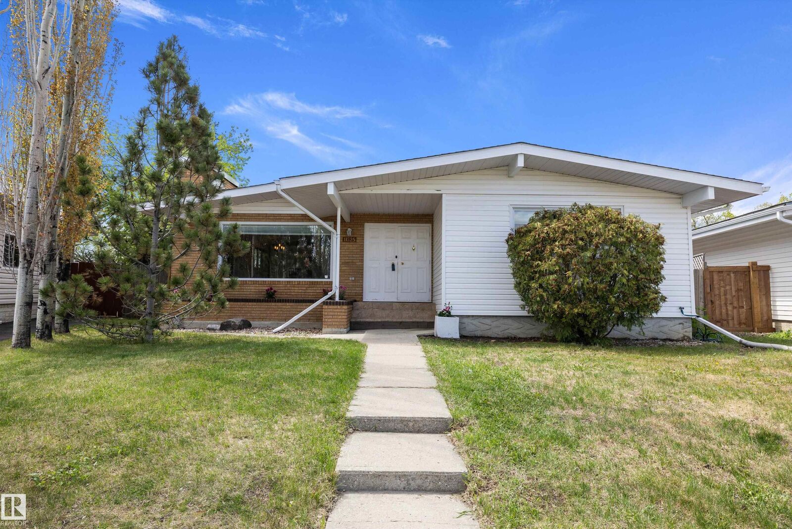 Property Photo: 11525 37A Avenue NW AB T6J 0J6