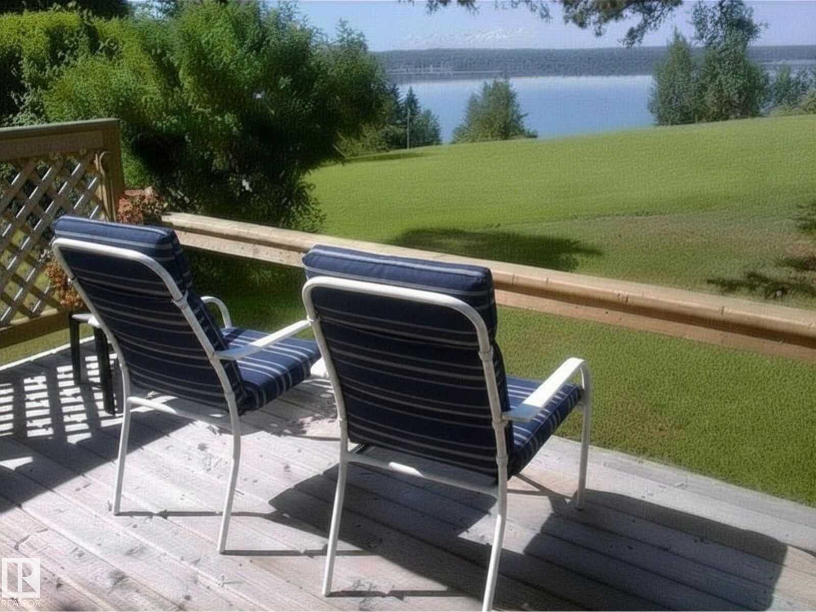Property Photo: 22 Lake Street AB T0E 0N0