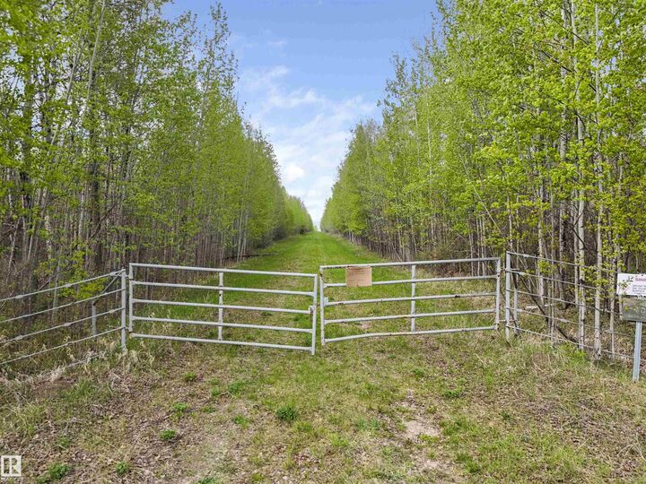Photo de la propriété:  On Twp 474 West Of RR 23  AB T0C 2T0 