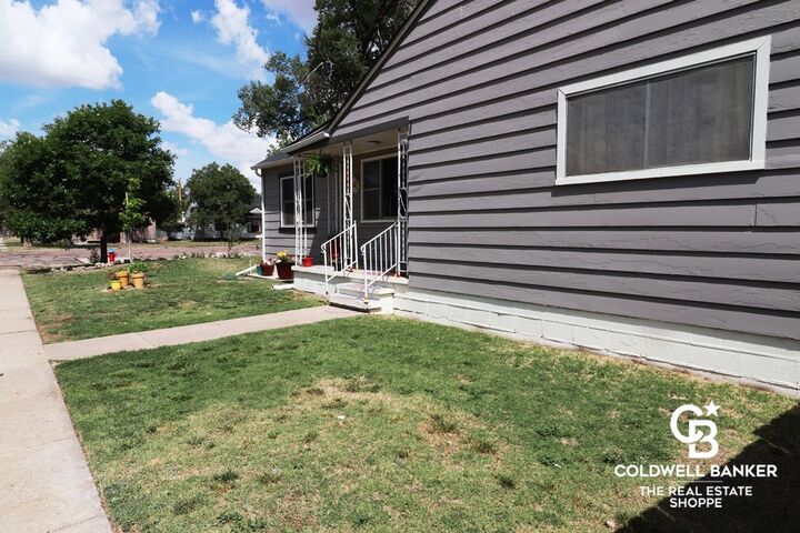 Property Photo:  1001 E Hazel Street  KS 67846 