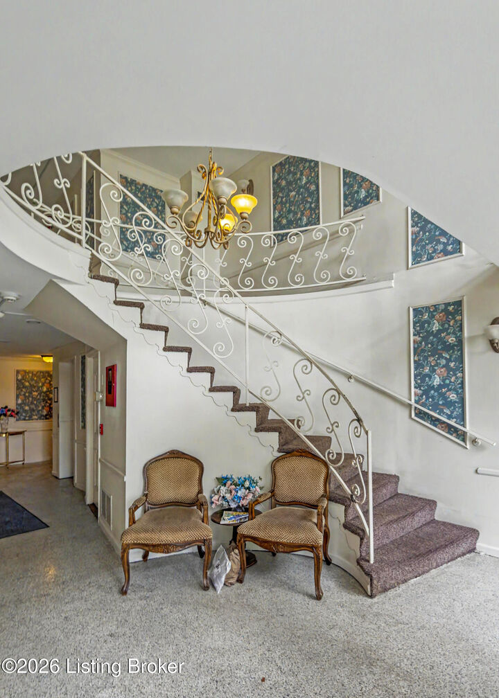 Property Photo: 2845 Hikes Ln 302 KY 40218
