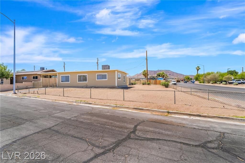 Property Photo: 2 California Way NV 89015