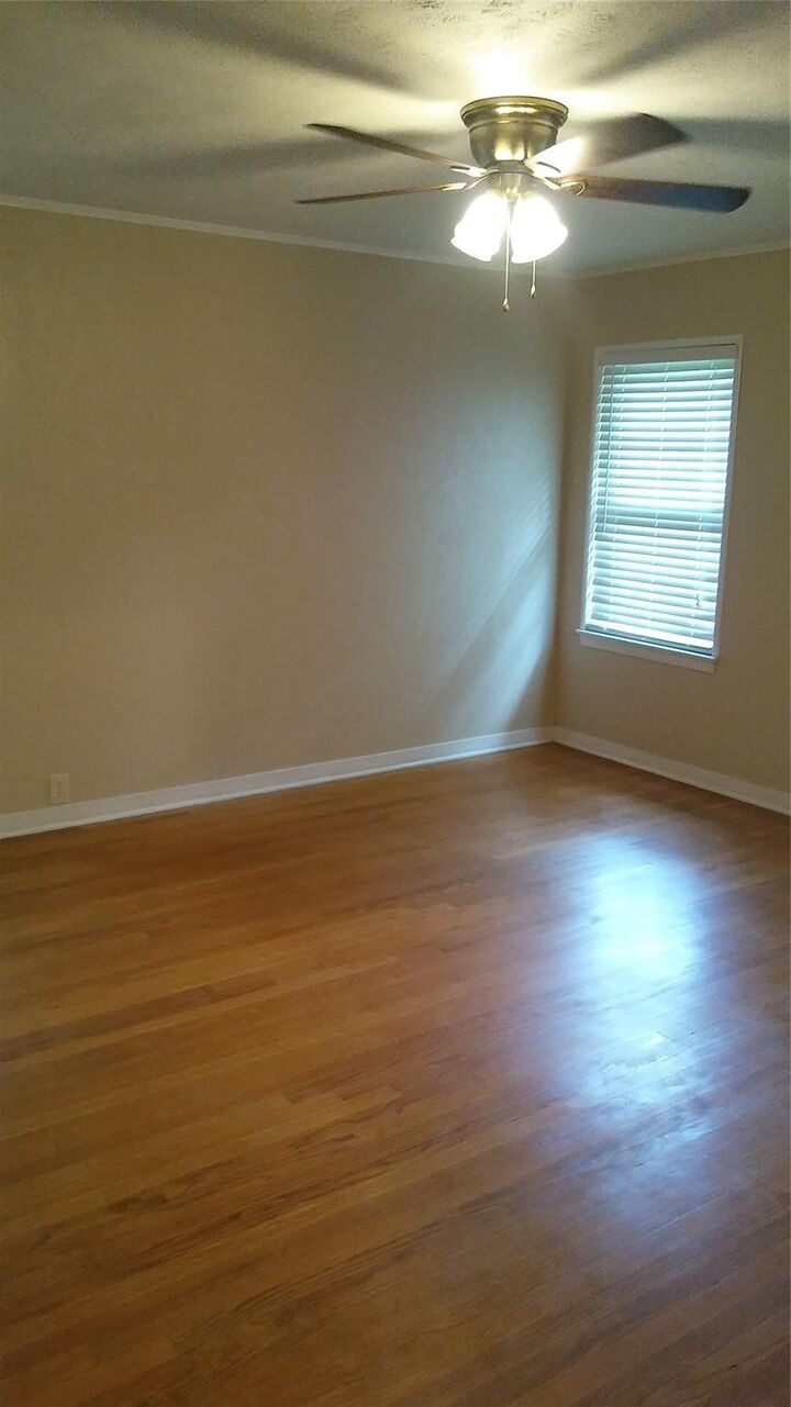 Property Photo: 8106 Lorrie Drive TX 77025