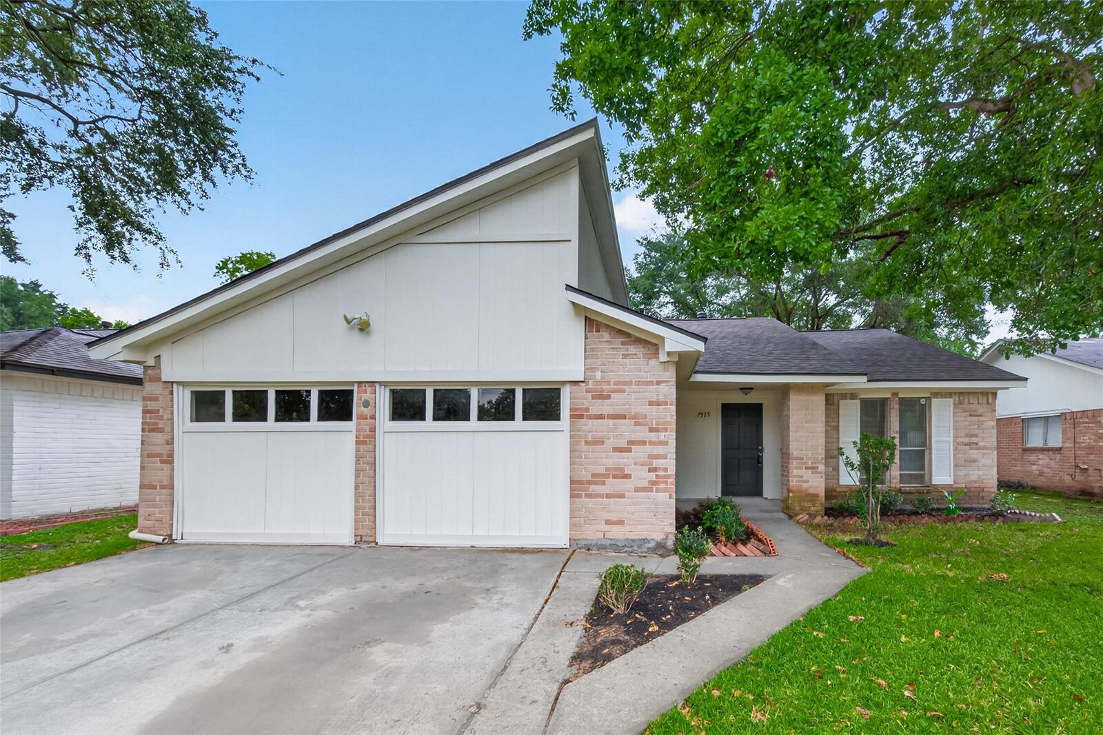 Property Photo:  7515 Londres Drive  TX 77083 