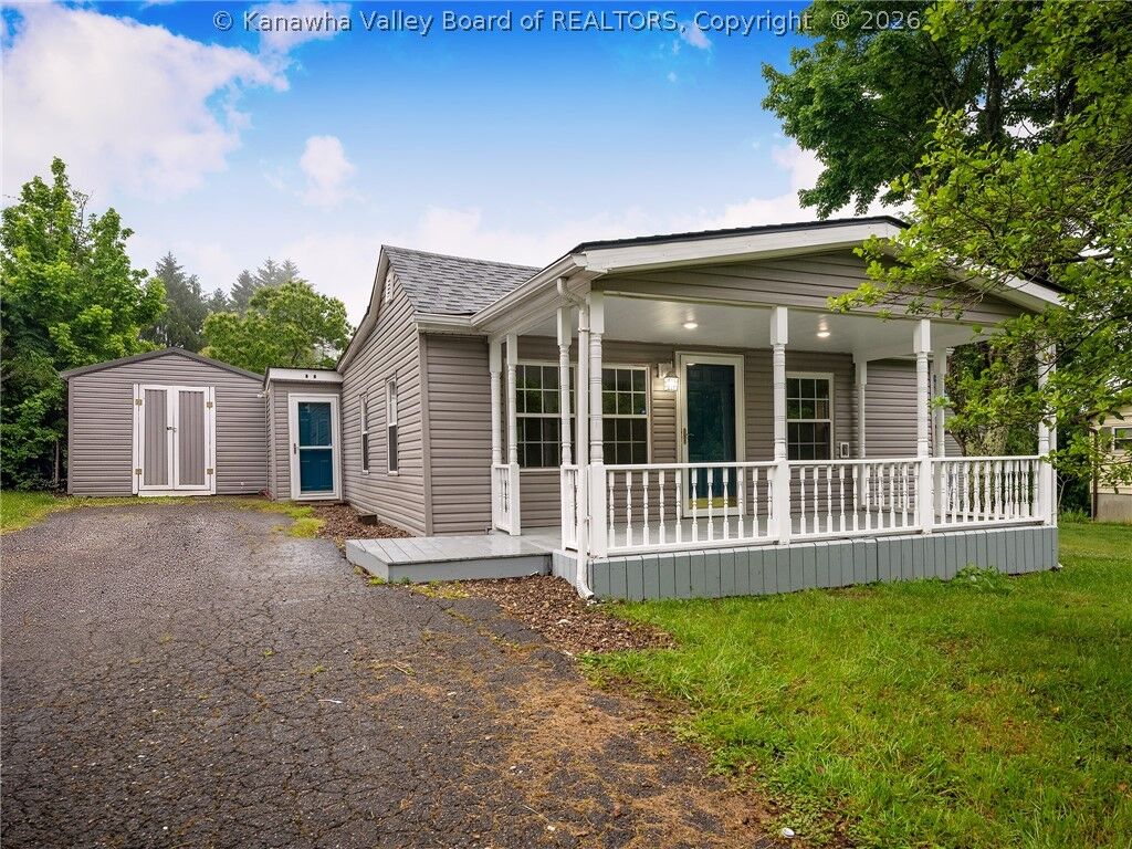 Property Photo:  2232 Oakridge Drive  WV 25311 