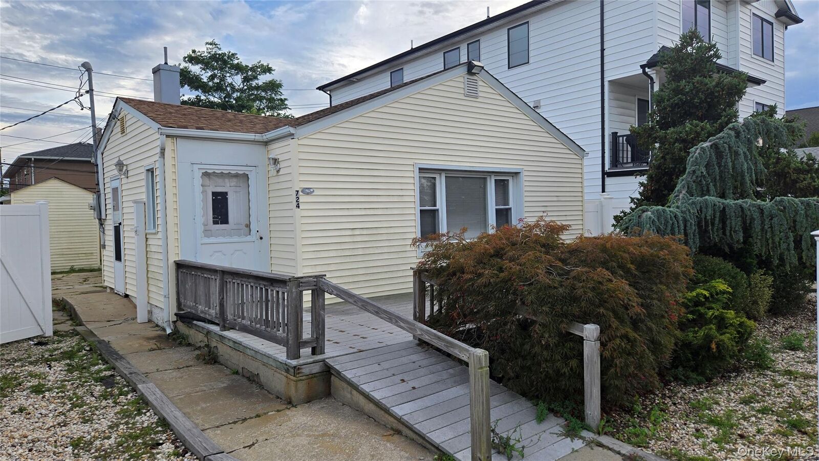 Property Photo:  724 E Park Avenue  NY 11561 