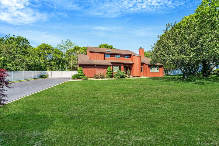 Property Photo: 6 Sachem Court NY 11738
