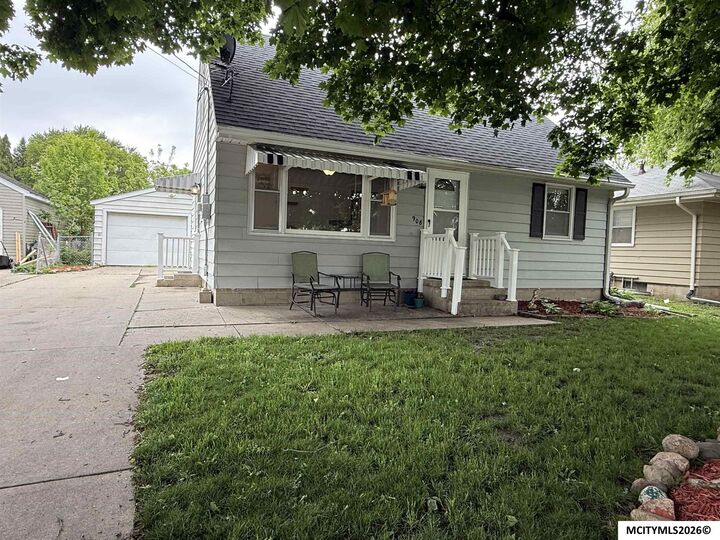 Property Photo: 908 S Virginia IA 50401