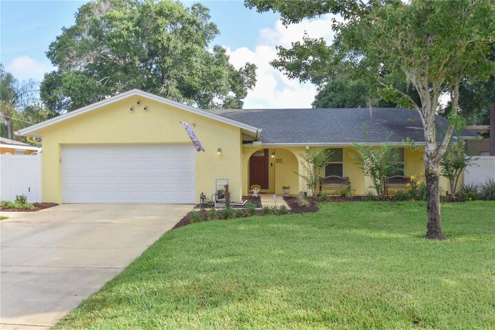 Property Photo: 433 Center Street FL 32701
