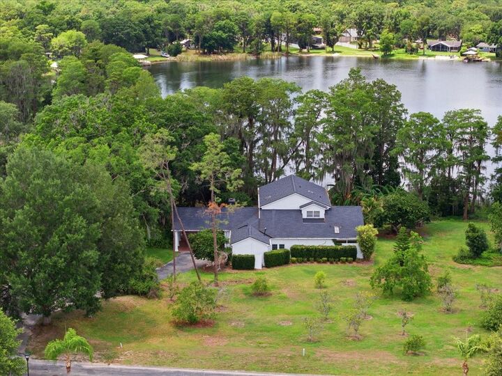 Property Photo: 15612 Howell Park Lane FL 33625