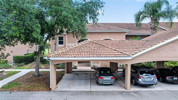Property Photo:  915 Fairwaycove Lane 101  FL 34212 