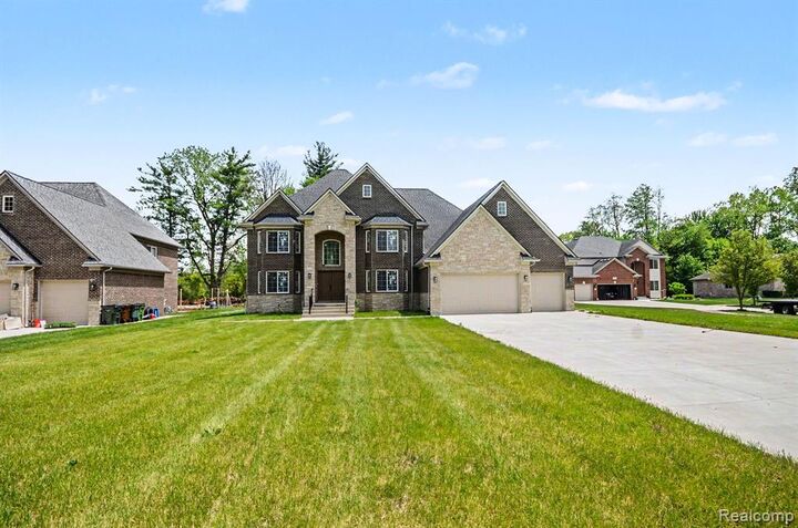 Property Photo:  56350 Willow Creek Boulevard  MI 48316 1172 