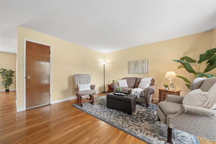 Property Photo:  7400 Town And Country Place  MO 63042 