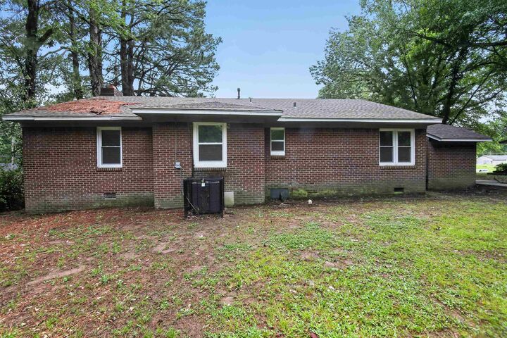 Property Photo: 318 E Raines Rd TN 38109