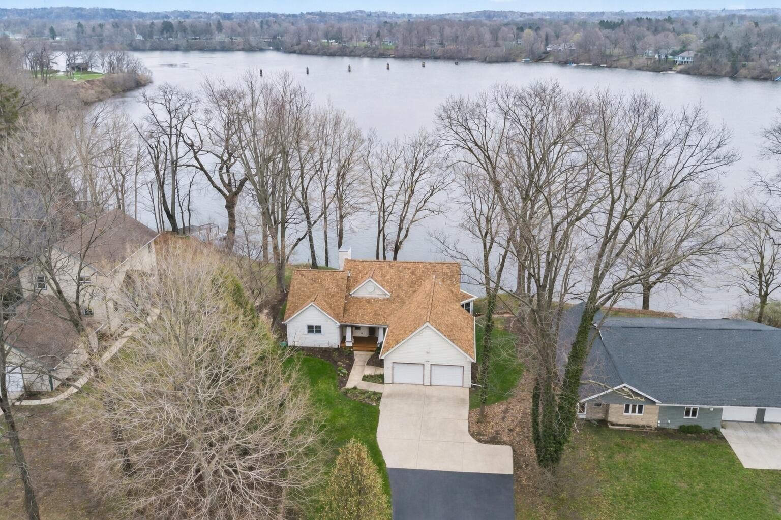 Property Photo:  9895 Lakeview Drive  MI 49103 
