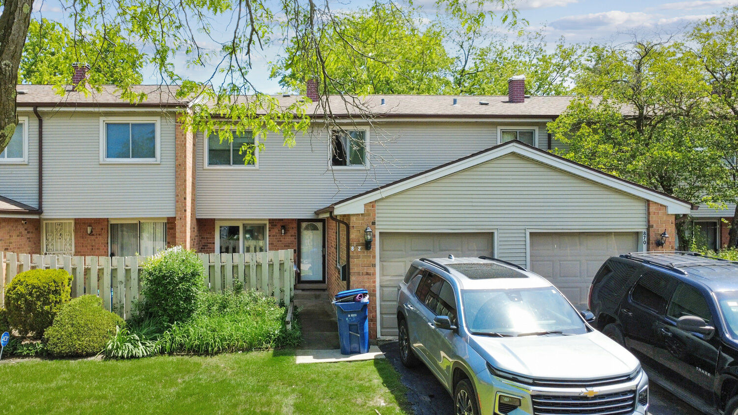 Property Photo:  872 Greenbriar Lane  IL 60484 