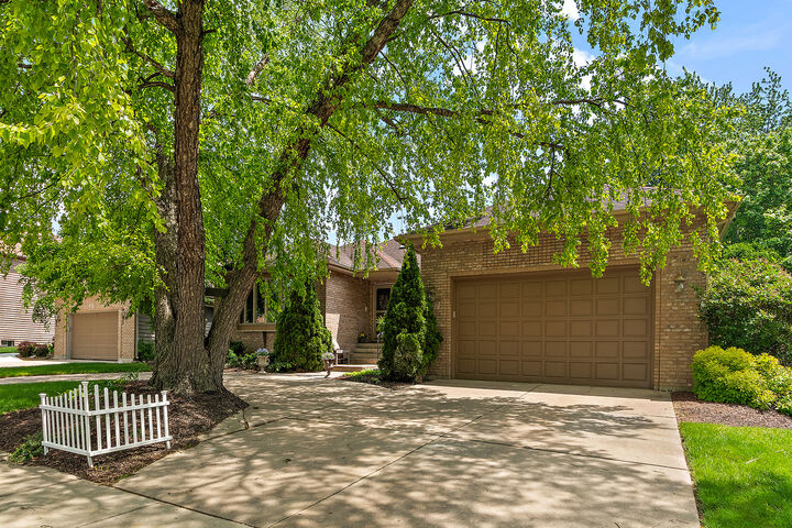 Property Photo:  437 N Kevin Drive  IL 60101 