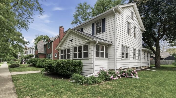 Property Photo:  216 S Commonwealth Avenue  IL 60506 