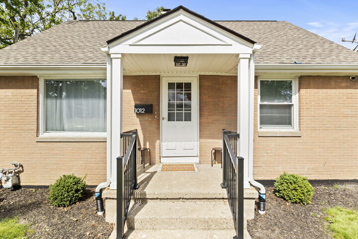 Property Photo: 1012 Leith Avenue IL 60085