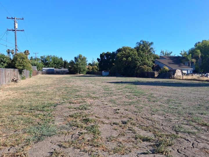 Property Photo:  2433 Canal Drive  CA 95204 
