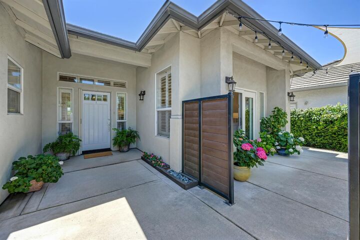 Property Photo: 5514 Delrose Court CA 95608