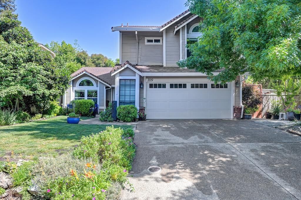 Property Photo: 109 Crossing Way CA 95630
