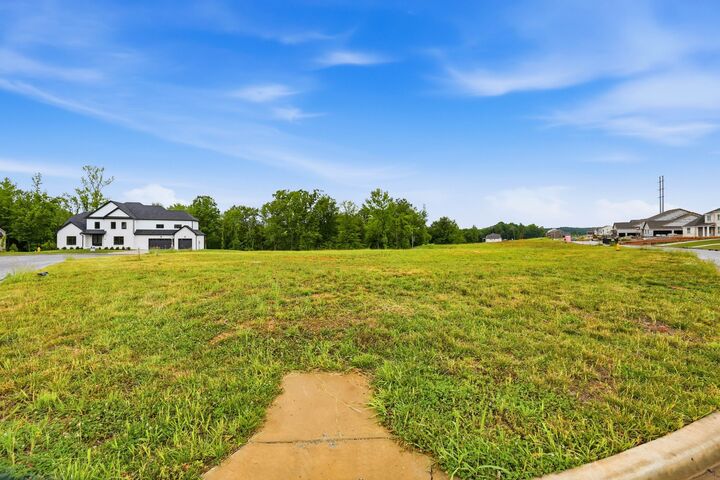 Property Photo: 705 Sandringham Ct TN 37043