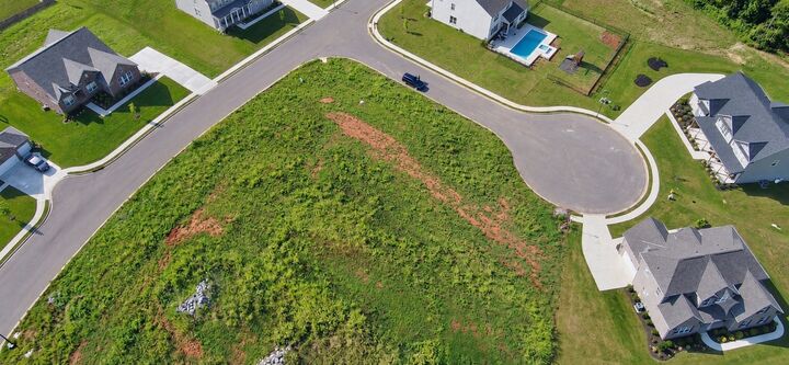 Property Photo:  705 Sandringham Ct  TN 37043 