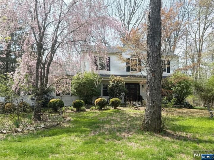 Property Photo:  10 Liberty Woods Drive  NJ 07838 