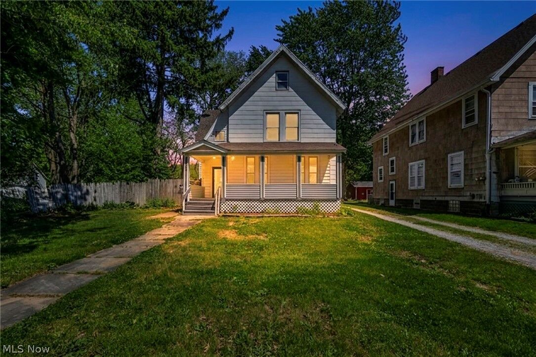 Property Photo: 1004 East Avenue OH 44035