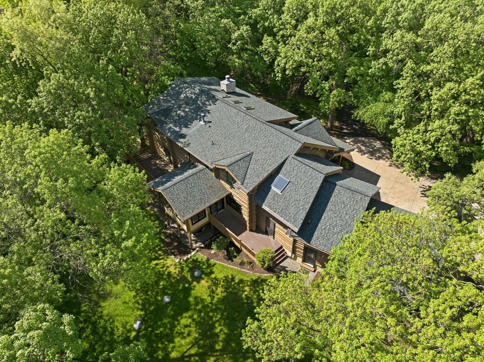 Property Photo:  2050 Oakwood Ridge  MN 55317 