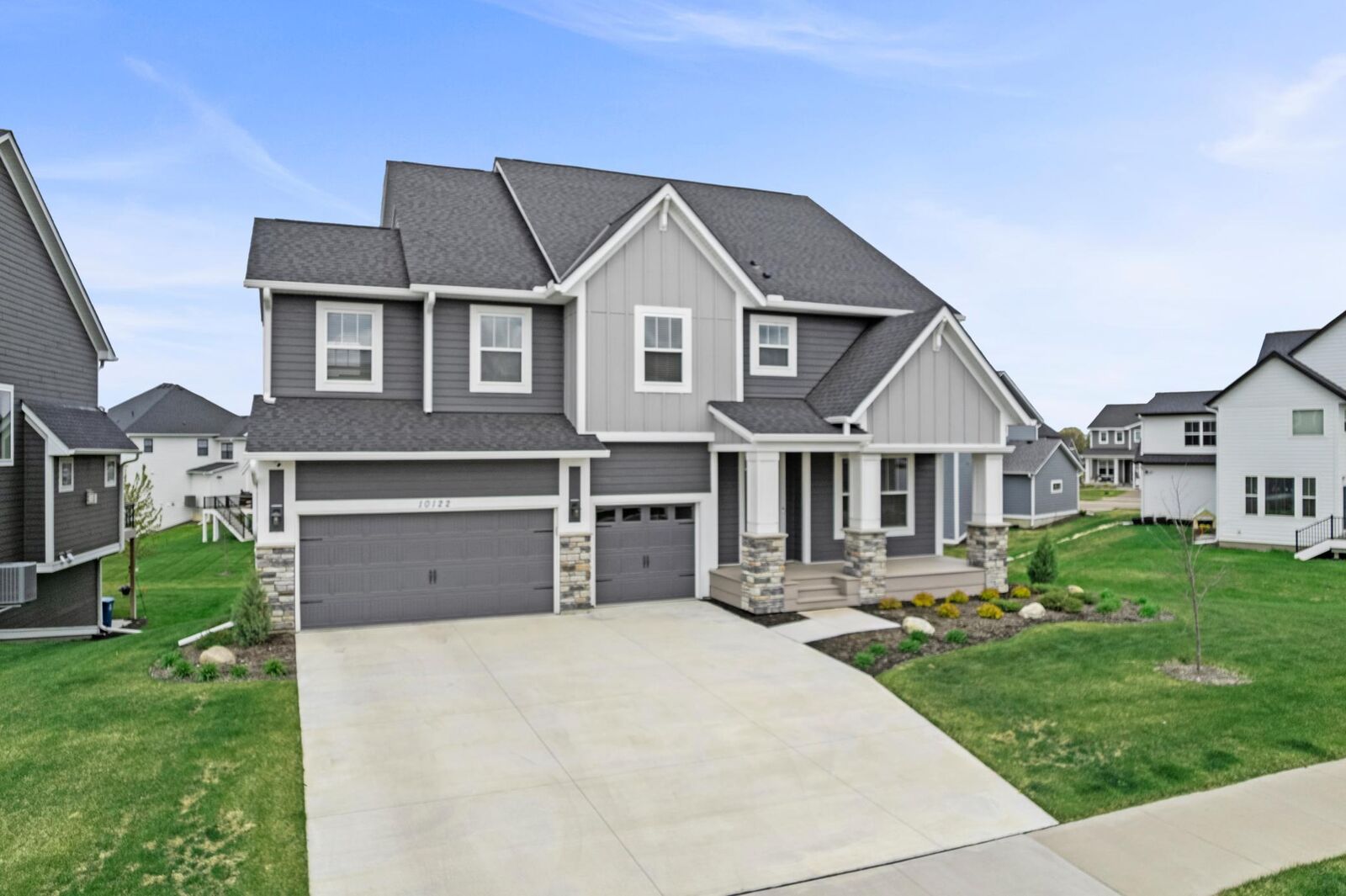 Property Photo:  10122 Shadyview Lane N  MN 55311 