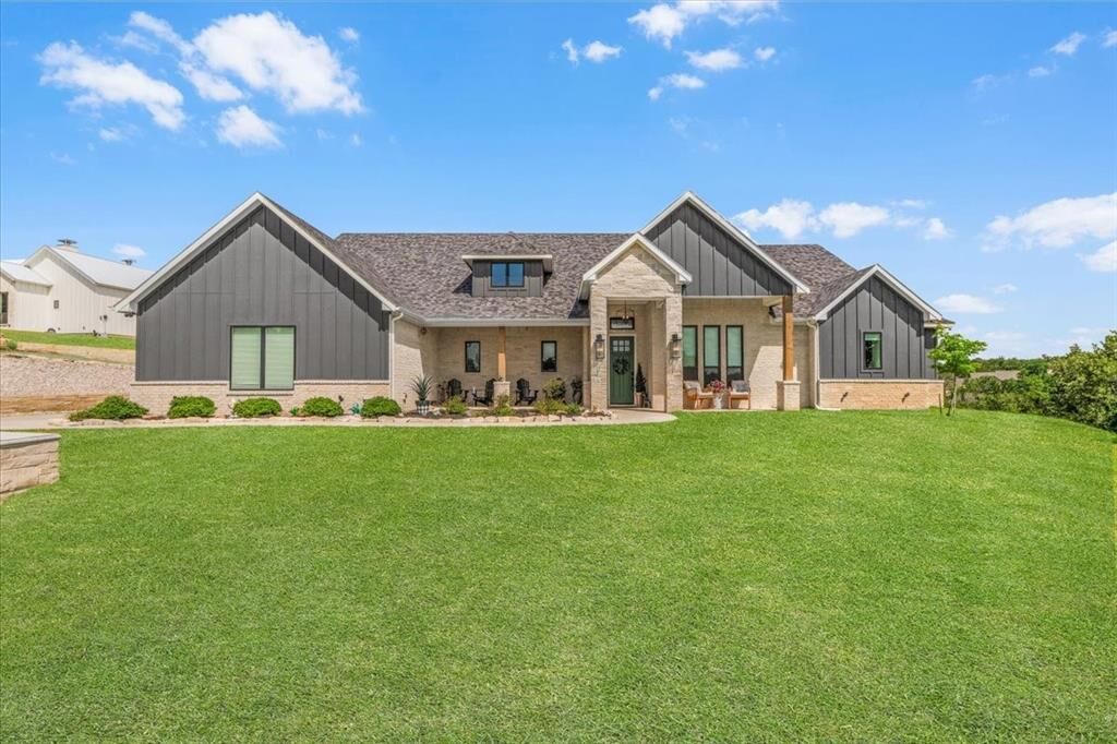 Property Photo: 1059 Sweeney Way TX 76087