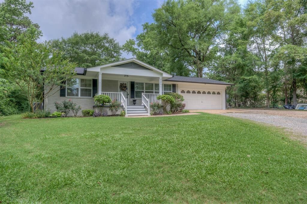 Property Photo:  701 Chandler Road  LA 71037 