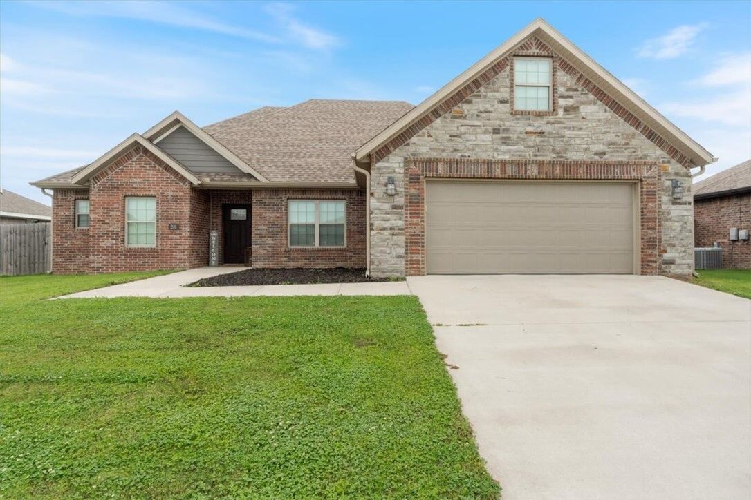 Property Photo: 201 Pin Oak Street AR 72734