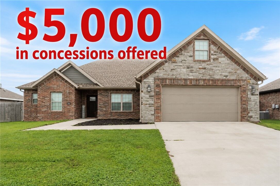 Property Photo:  201 Pin Oak Street  AR 72734 