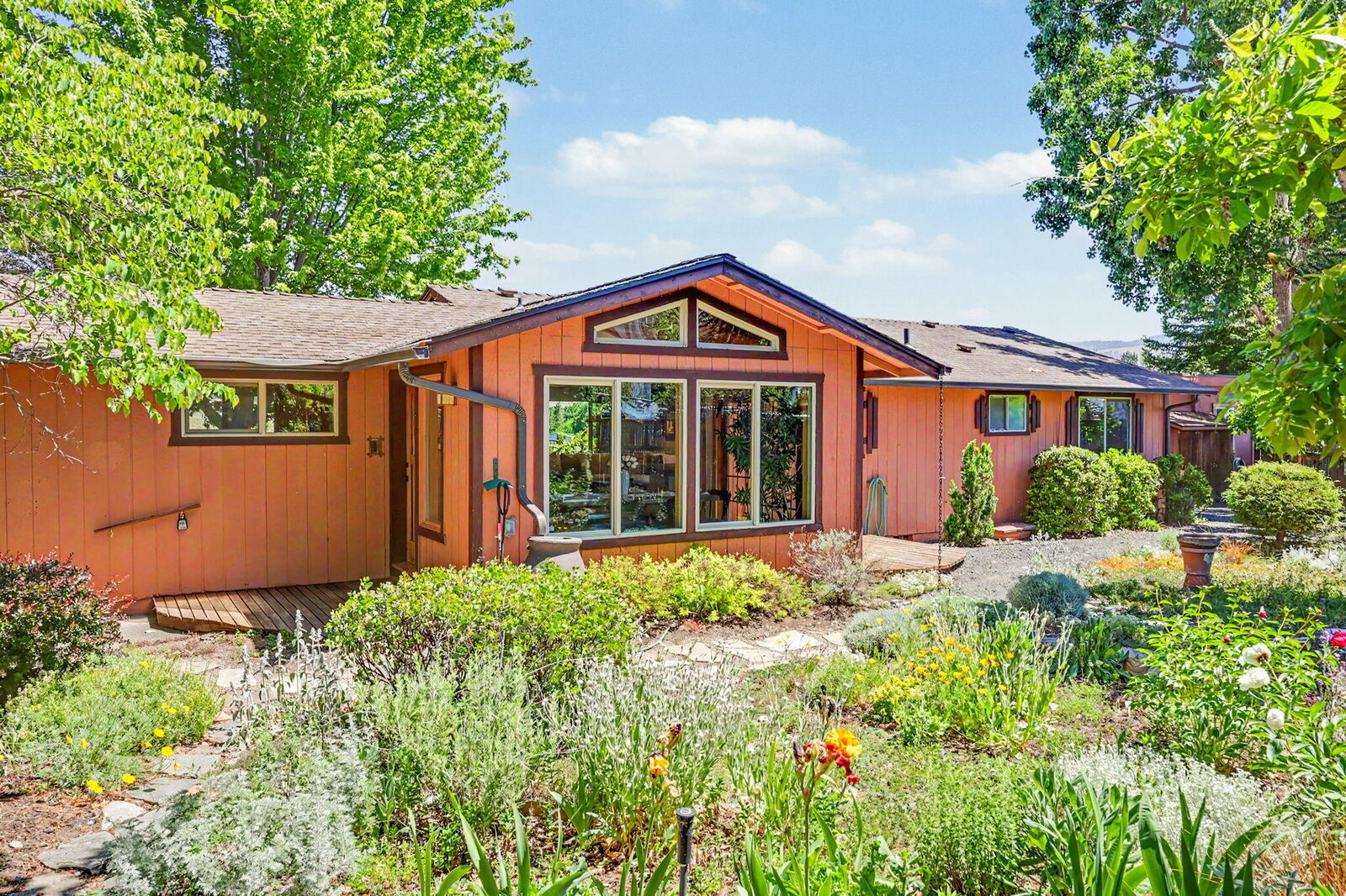 Property Photo:  190 Walker Avenue  OR 97520 