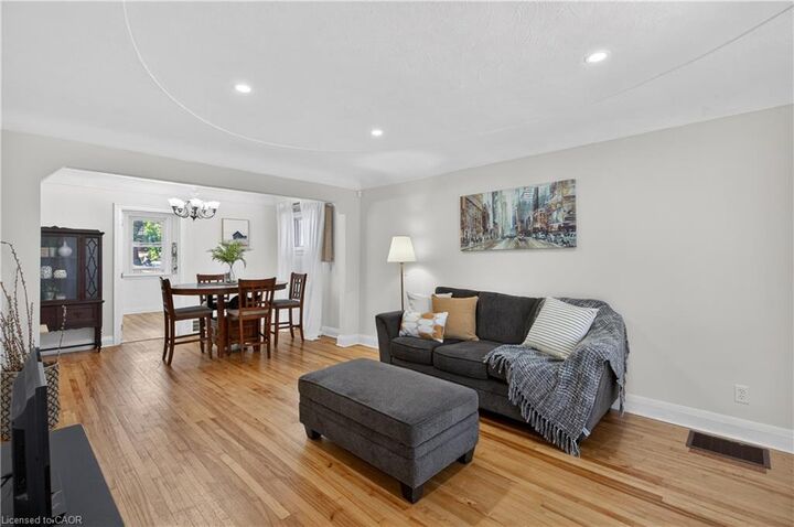 Property Photo:  199 Stirton Street  ON L8L 6G7 