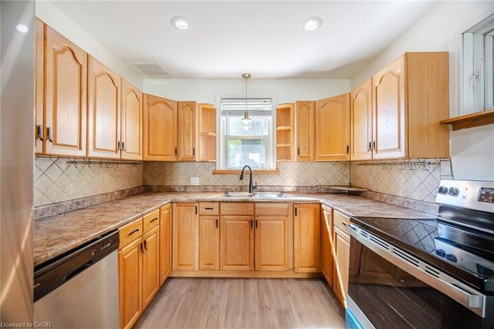 Property Photo:  64 Sheldon Avenue N  ON N2H 3M4 