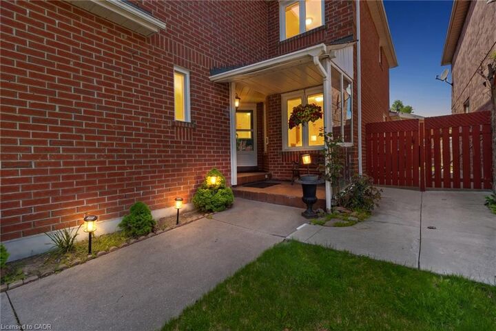 Property Photo: 1263 Bantham Street ON L5V 1Y8