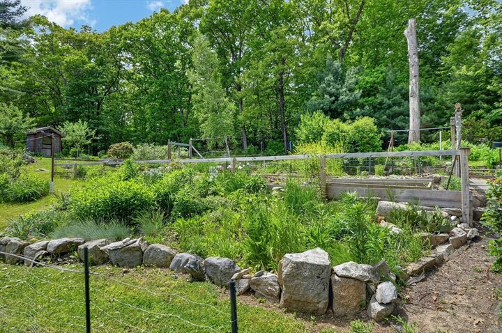 Property Photo:  9 Ledgewood Dr  MA 01505 