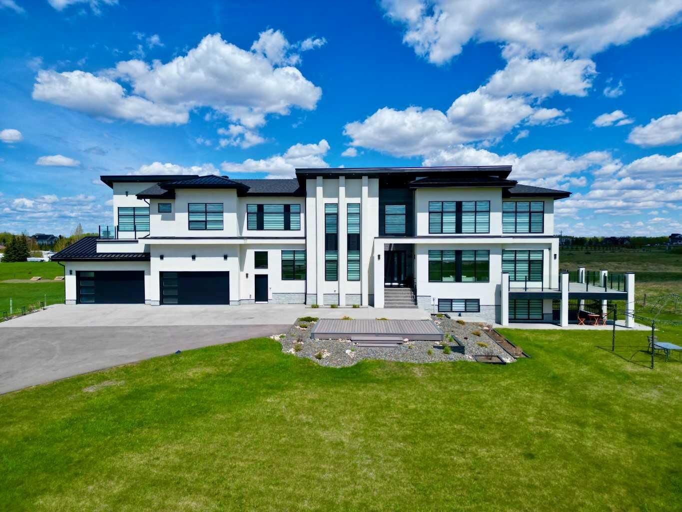 Property Photo:  33190 Glendale Road  AB T4C 2Z4 