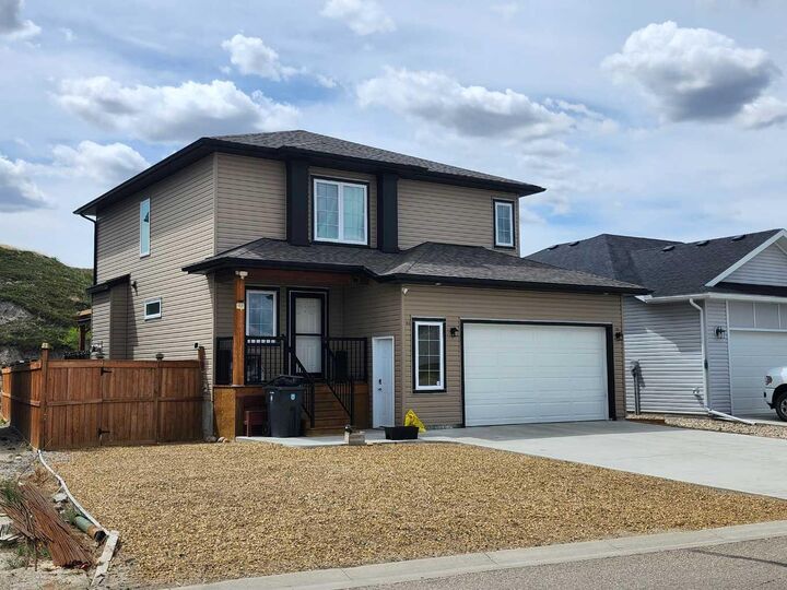 153 10 Avenue — photo 1