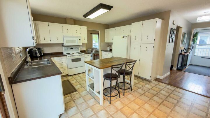 Property Photo:  1213 4 Avenue  AB T9W 1G7 