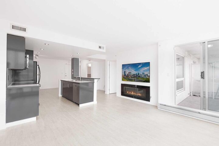 Property Photo: 188 15 Avenue SW 1601 AB T2R 1S4
