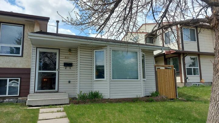 821 Whitemont Drive NE — photo 1