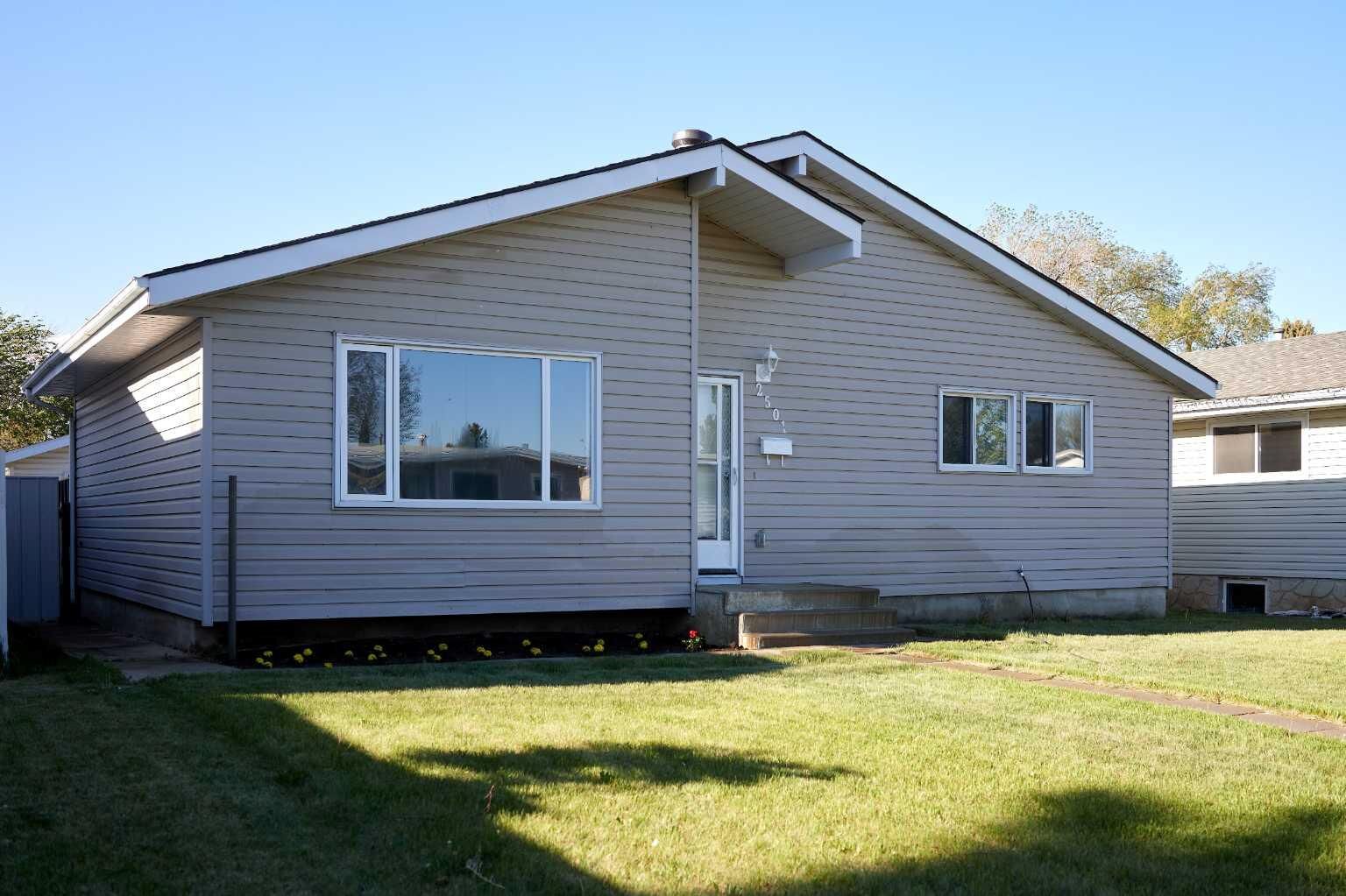 Property Photo:  2501 13 Avenue N  AB T1H 4A4 