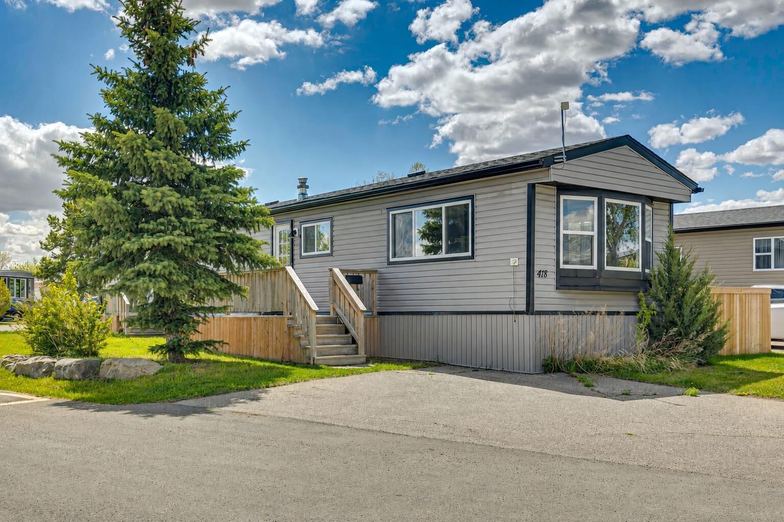 Property Photo:  418 Kanel Drive NE  AB T1V 1J6 