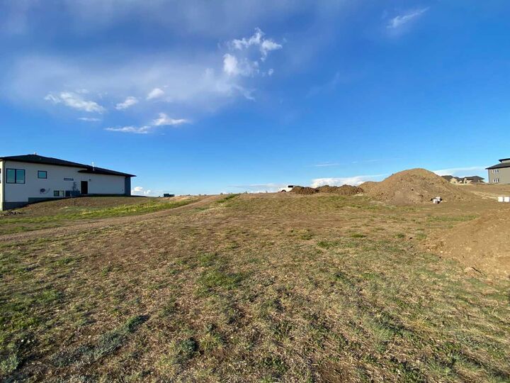Property Photo: 4 Kingfisher Estates Drive AB T1R 0Y5